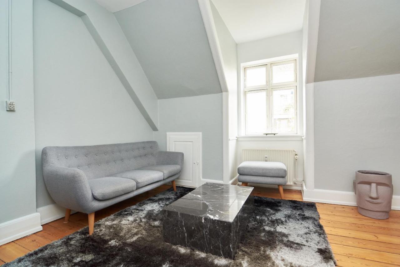 Apartment Stylish 5 Person In Vibrant Urban Area